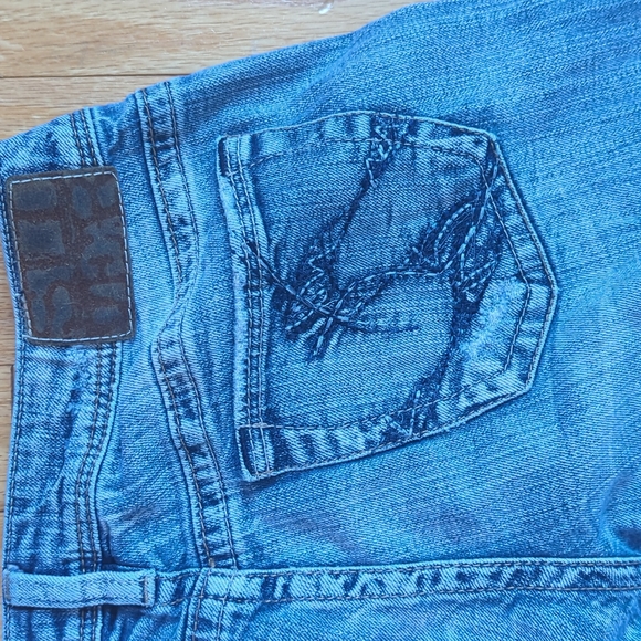 Silver Jeans Co "Twisted" Distressed Jeans - Picture 3 of 11